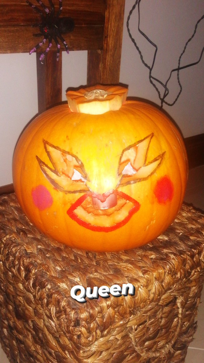 7e1gh's tweet photo. My puimcín this year #pumpkincarving #pumpkin #dragqueen #dragmakeup #pumpkinqueen #queenpumpkin #pumpqueen https://t.co/GpwWZMOued