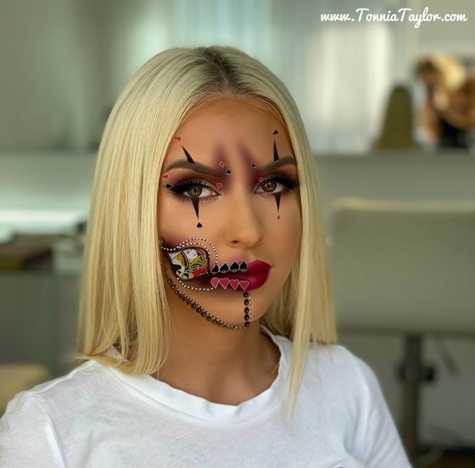 Happy #Halloween ! #Halloween2020 #HalloweenAtHome  #queenofhearts https://t.co/edTQ4gGquN<a href="/tag/halloween"class="tags">#Halloween</a><a href="/tag/halloween2020"class="tags">#Halloween2020</a><a href="/tag/halloweenathome"class="tags">#HalloweenAtHome</a><a href="/tag/queenofhearts"class="tags"><span>#queenofhearts</span></a>