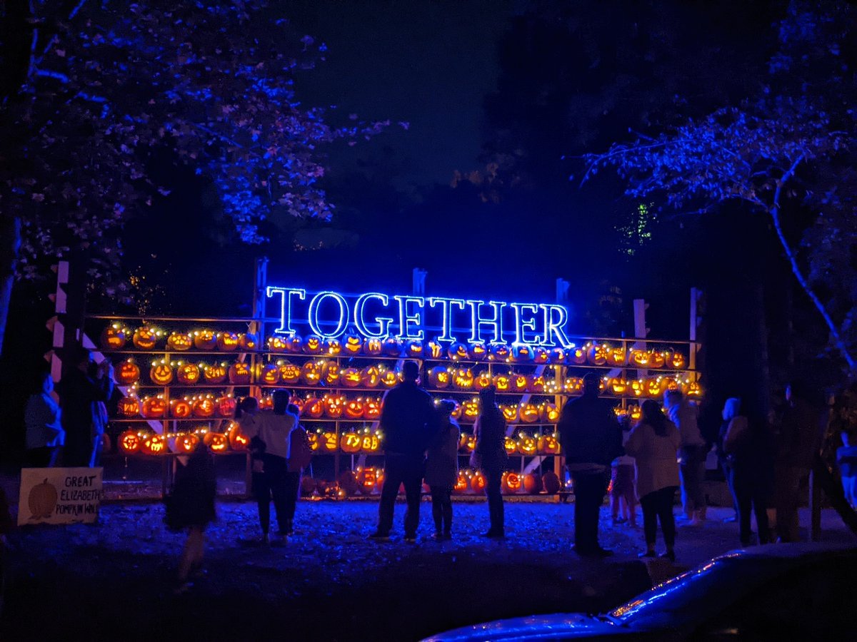 ElizabethCLT's tweet photo. Corner of Greenway and Laurel. We love you @CLTgov https://t.co/9I9ATywmSP