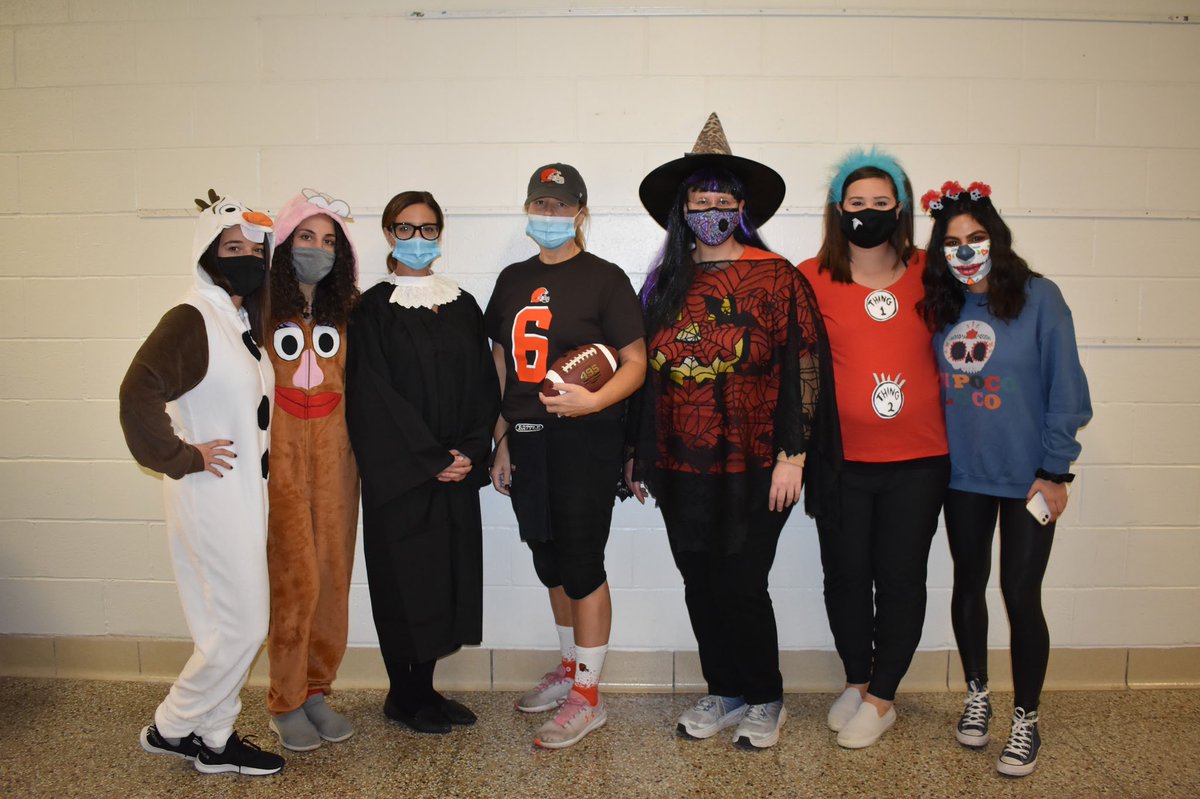 MrsMyser's tweet photo. 4th grade ...”Covid style” Halloween ❤️❤️ https://t.co/oMmznLFqlG