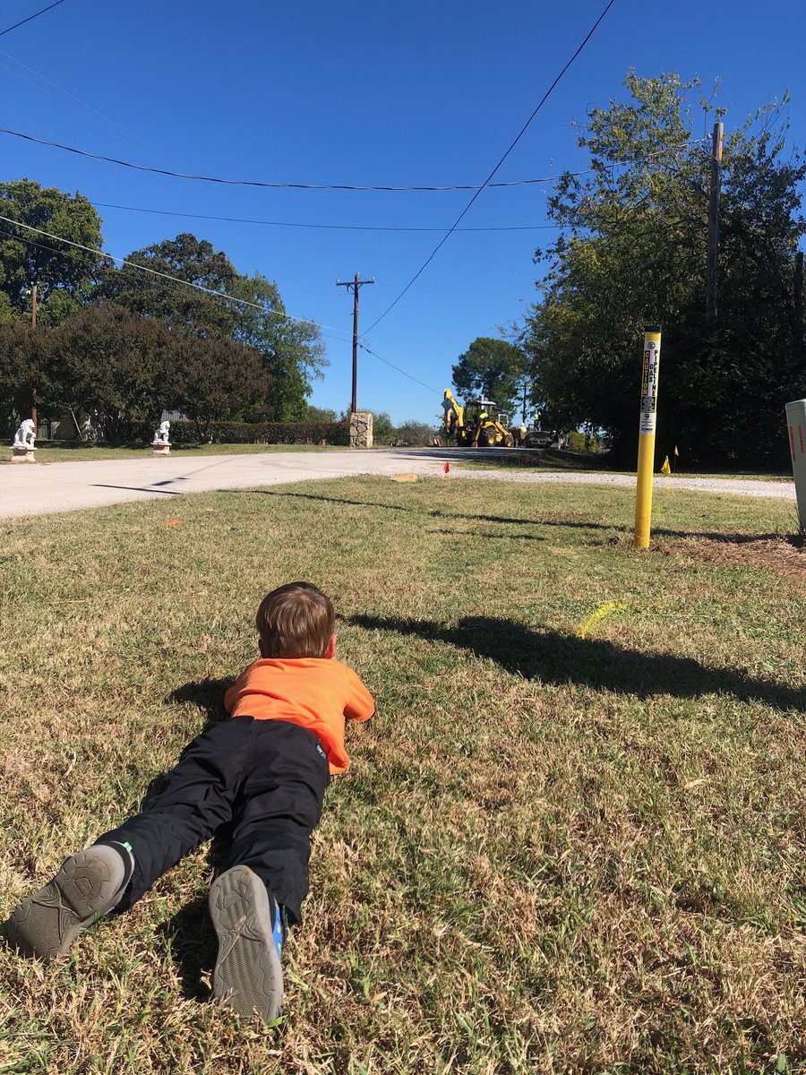 Who needs TV when there’s a backhoe on your street!! #2Byoung