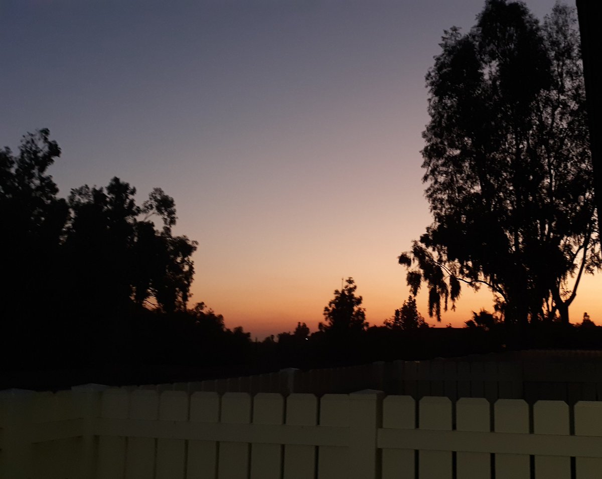 jamusndit's tweet photo. #myview #myeveningview
#tonight #FridayNight https://t.co/kyo9xejEsD