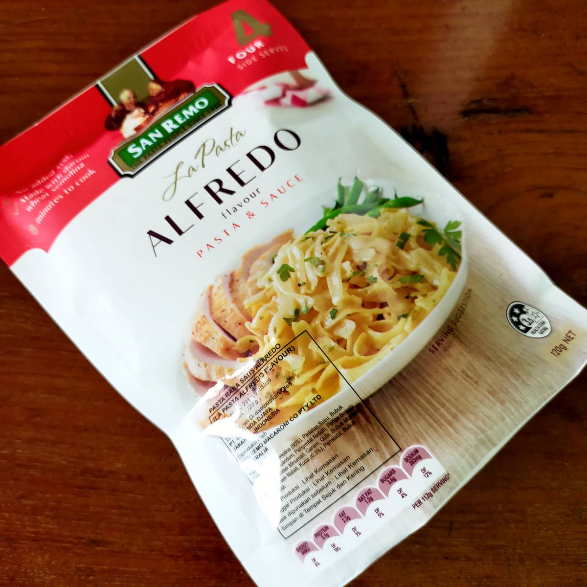 midorimay's tweet photo. San Remo La Pasta Alfredo.
I add some bits of ham and parmesan cheese sprinkle. Classic taste but a bit plain without some extras.
#pasta #sanremo #lapasta #instantpasta #instantfood #sanremolapasta #sanremolapastaalfredo #pastaalfredo https://t.co/2MAm9pTCCn