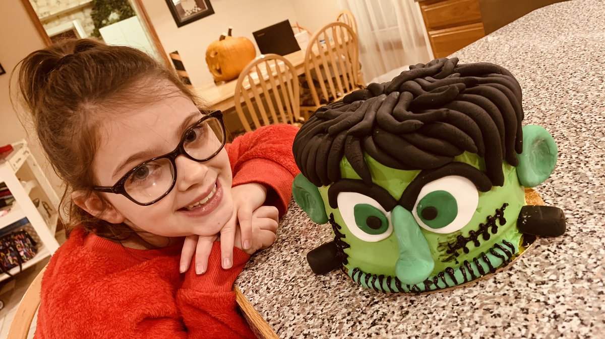wz4naro's tweet photo. We surprised our kids with a Zoom cake decorating lesson with @CakeBossBuddy  himself!  Thank you for a great family night of fun!  We had a blast!  Sending you prayers for quick healing! https://t.co/ZKIry92pt5
