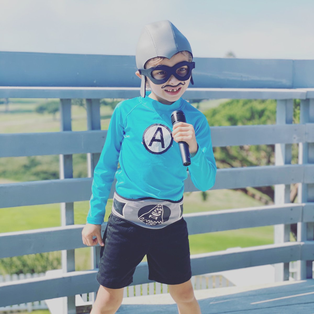 LucianiUrsula's tweet photo. @AQUABATS @TheAquabats #kookycostume https://t.co/SqqJKttySN