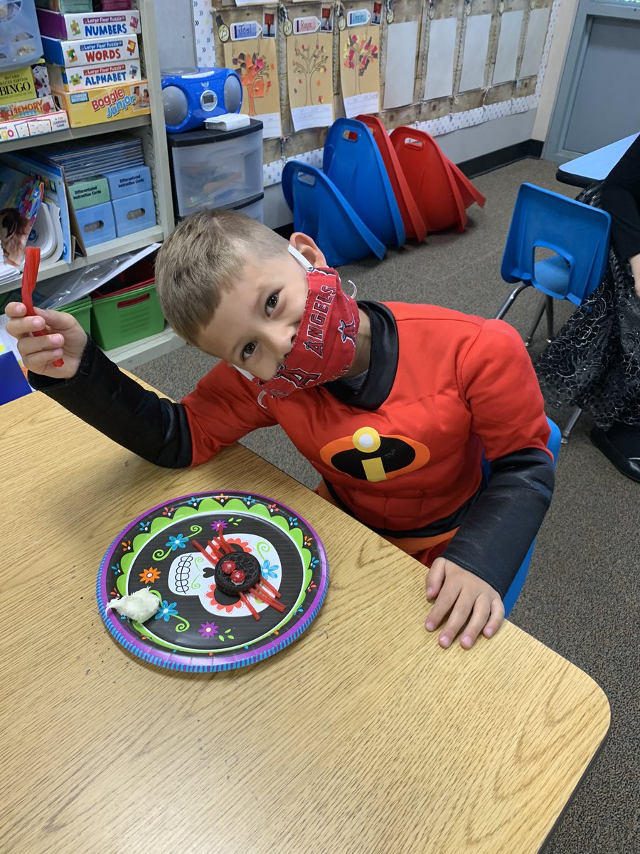 ReillyTOSA's tweet photo. Halloween fun in kindergarten! 👻 🎃 https://t.co/UZs2Mm3RJS