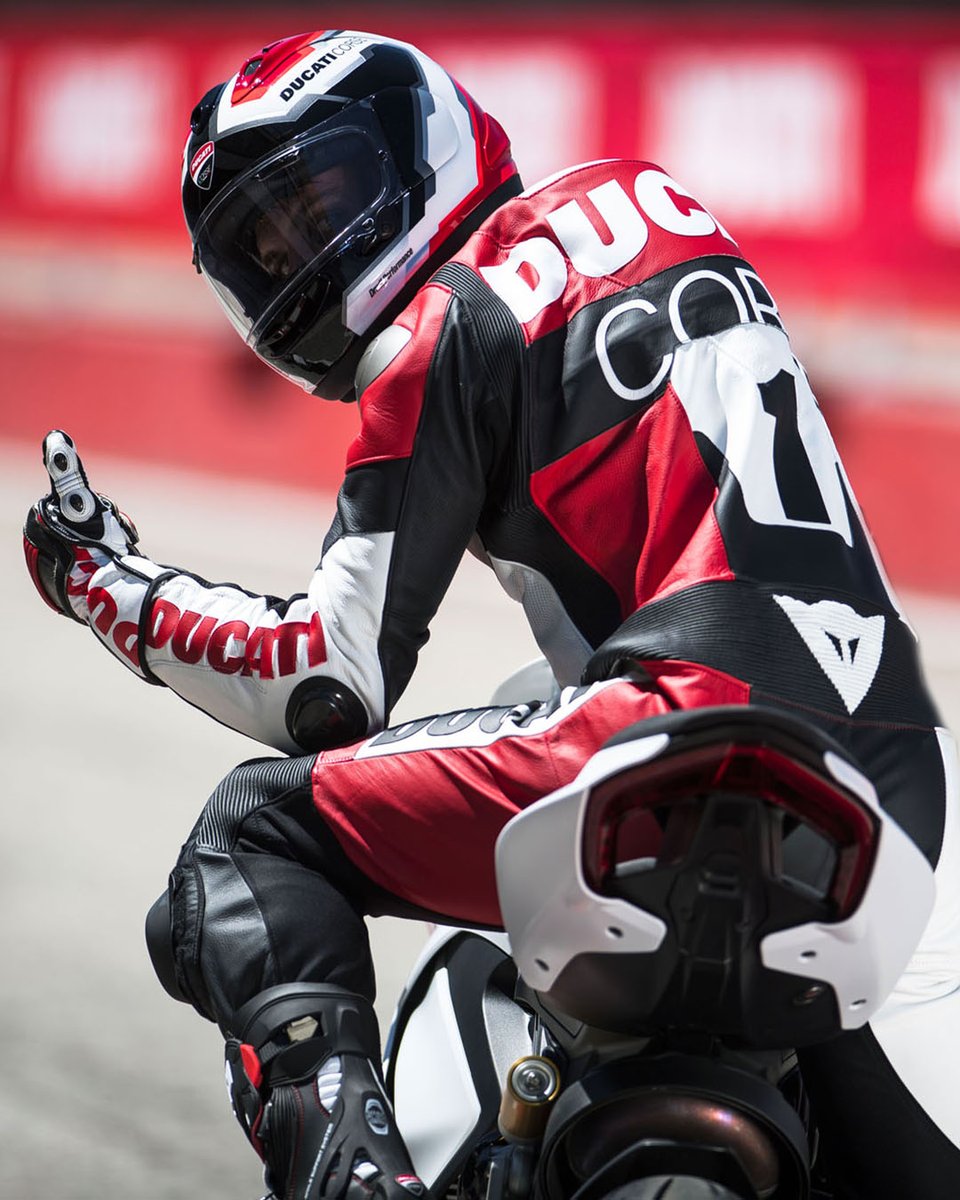 SamugamTech's tweet photo. அதிரடி அம்சத்துடன் உருவாகும் டுகாட்டி மோட்டார்சைக்கிள்

#Ducati #motorcycle #Motorsport https://t.co/EwsAmOiAqL