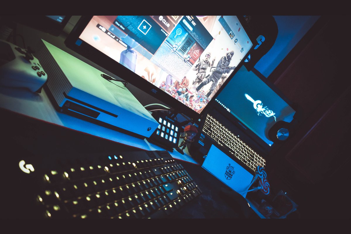 givemeanamex's tweet image. HAPPY HALLOWEEN !!!! 

What am I doing ? 

#SugarFright all night with #RainbowSixSiege whilst playing on those Lush, #LogitechG Peripherals 🙃

Keyboard - LG G915
Mouse - LG Pro Wireless
Headset - LG Pro X

PS: Shoutout to the #Xbox in the back and my Bae Finka &amp;lt;3