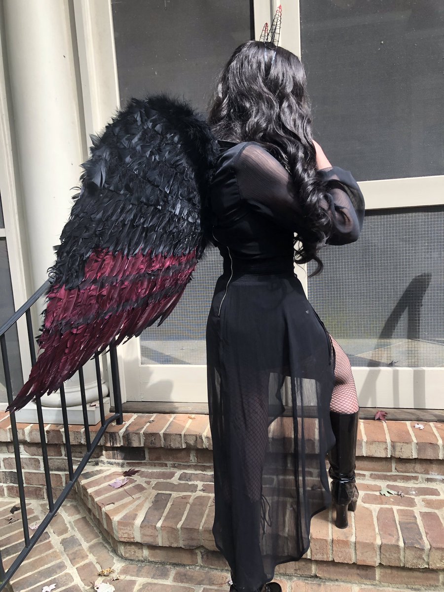 DarkAngelAndie's tweet photo. The darkest angel on the market.

All day, all our looks coming at ya!
#HappyHalloween2020  #Halloween  #ITSHALLOWEEN #HalloweenAtHome  #halloweencostume #HappyHalloween  #HappyHalloween2020 https://t.co/2RBE6lhJkw