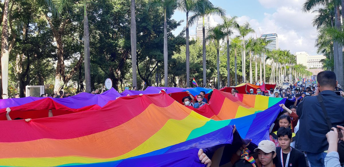heguisen's tweet photo. Taipei Pride 2020 fully underway on a beautiful blue-sky day, festive as always https://t.co/AnH4qXdjkb