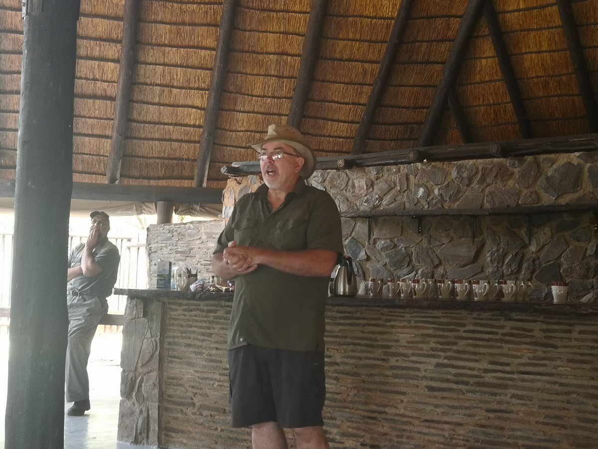 And we are off! Driver briefing in progress Rolling Ryno, thank you for arranging this outing at #Leeuwenkloof
#jimny4x4 #jb74 #sz5 #jimny #justjimny #trail 🚙 https://t.co/oD5I9dRzXZ