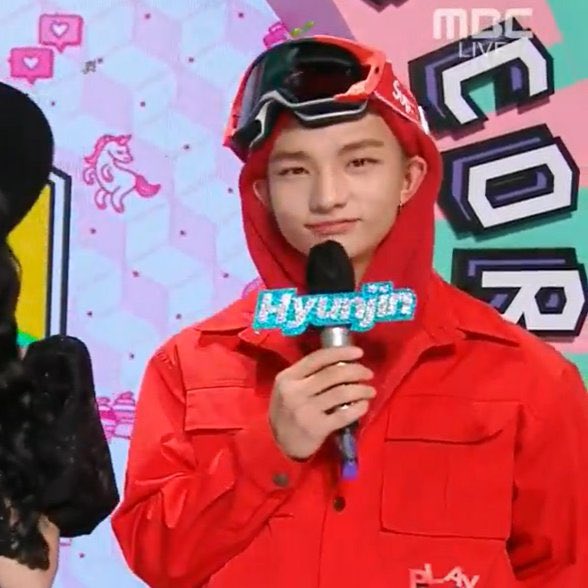 hwangsamericano's tweet photo. hyunjin dressed up as the red character in among us and look at the great leaf on his head 🥺🌱 https://t.co/kYXQ8mTbj1