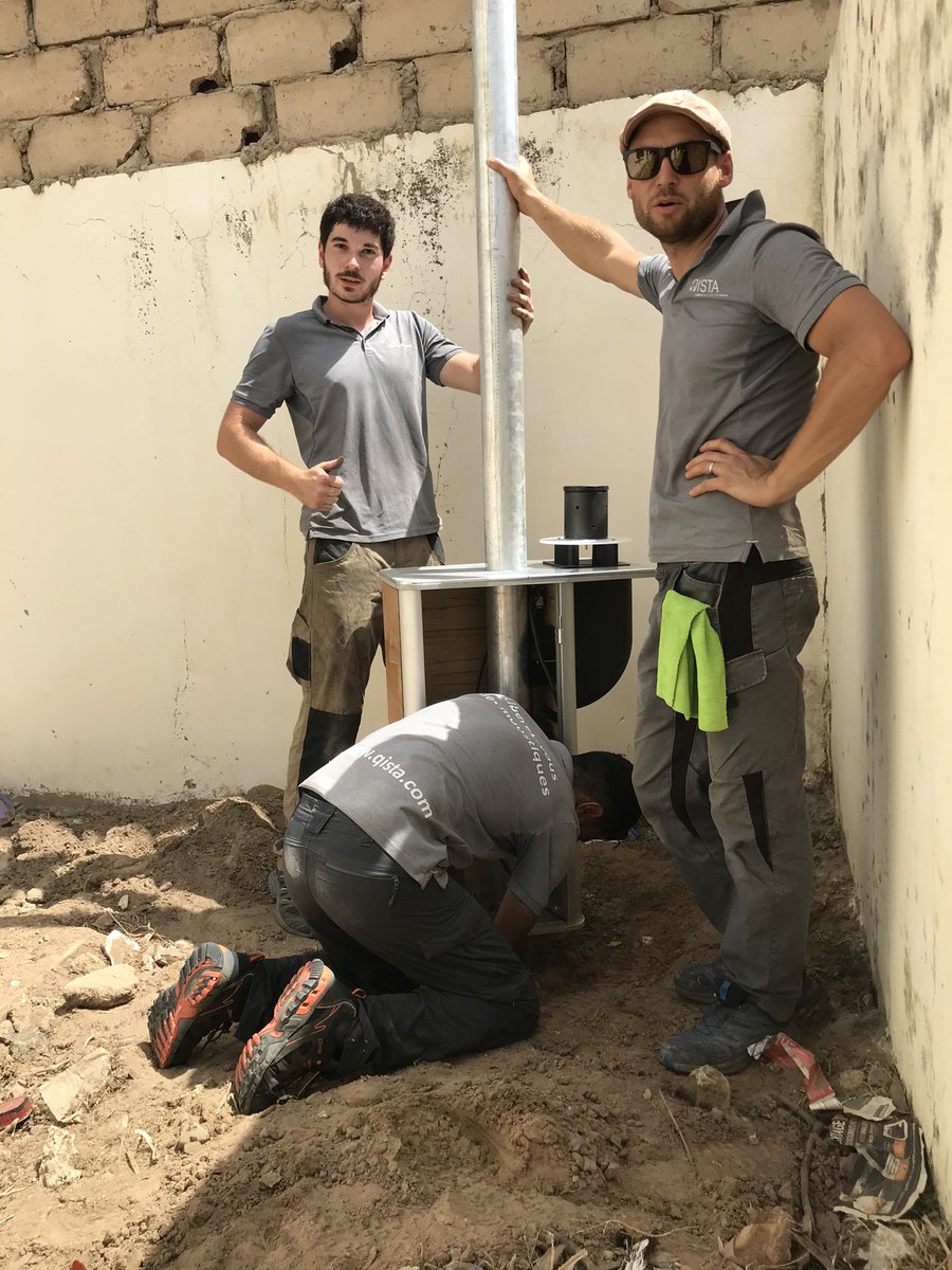 qista_technobam's tweet photo. 🇸🇳🌞 dernière ligne droite avant l’inauguration de MONIPREV à Kaolack, Sénégal, où nous venons de passer une dizaine de jours à installer 104 BAM SOLAIRES sous un soleil de plomb et dans un rythme d’enfer 😅. 
Un grand merci à toute notre équipe sur place, qui a travaillé dur 💪 https://t.co/9vNOCcEPP7