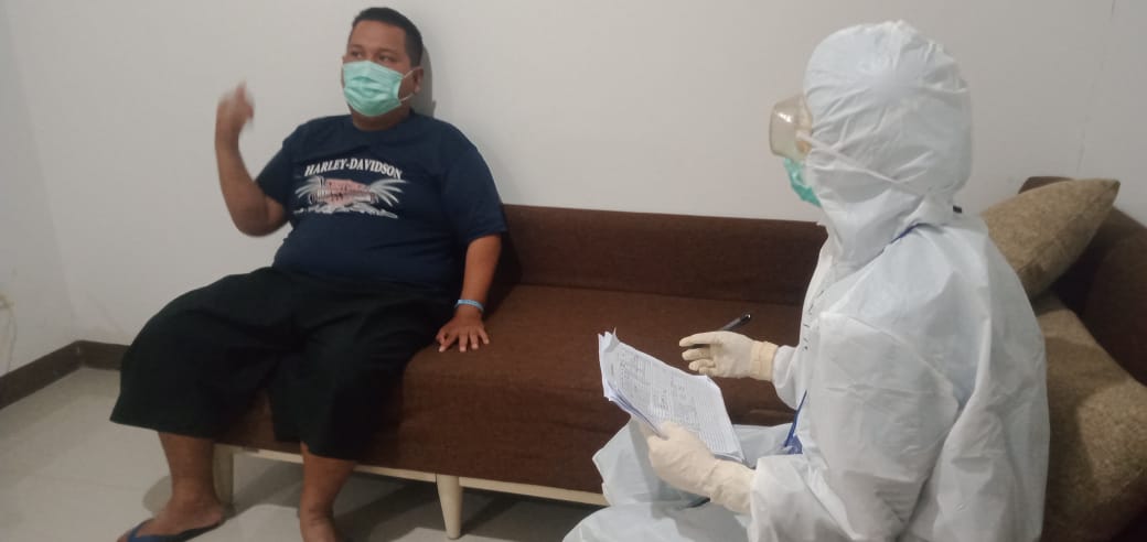 dklovato's tweet photo. Gak berasa ternyata sudah 3 bulan disini, awalnya berat tp terlewati. Berjuang bareng rekan sejawat, saling mengingatkan, daaan hal yg bikin terharu beberapa ucapan para pasien "terima kasih sudah membantu kami untuk bisa sembuh" adalah suatu hal yg gak bisa diganti oleh apapun. https://t.co/QT1BMLQyKF