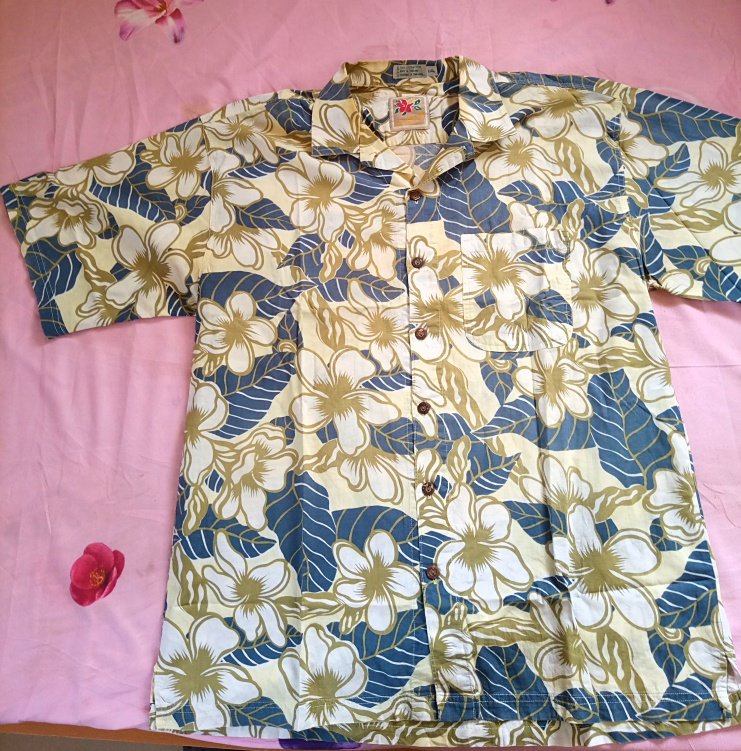 Iffy_Ify's tweet photo. Just because it's a good day I'll be selling 10 vintage shirts for the price of #1,000, courtesy my mum♥️
Shirts ranging from size 8(Small) to Size 14(Large)

Location: Abuja.

Price: #1,000

Hurry up, just 10shirts, slide into my DM or just RT for someone who needs this. https://t.co/1z1dDqJ0gZ