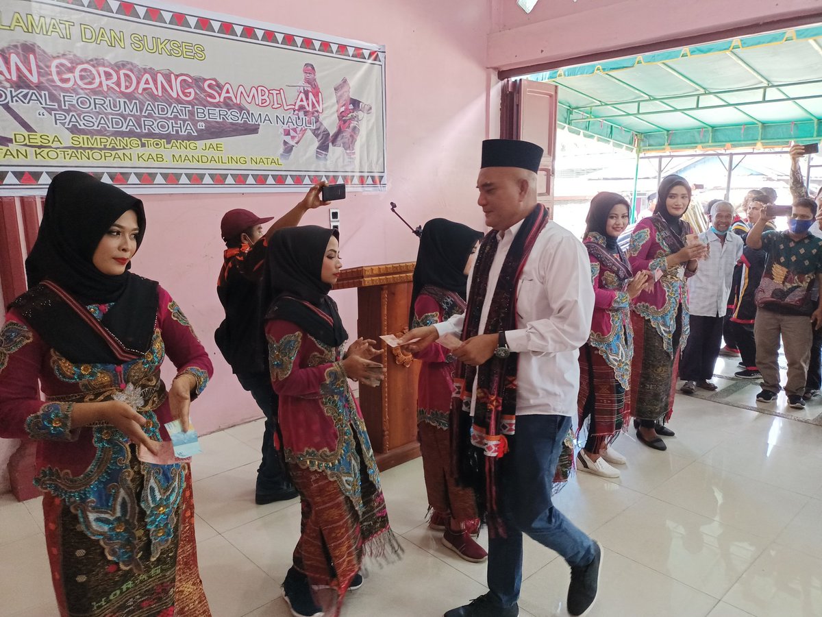 Marwan_Dasopang's tweet photo. Menghadiri Pagelaran Kearifan Lokal Desa Simpang Tolang Jae, Kotanopan, Menjaga Tradisi Mengambil Sesuatu Yang Baru. 

#Kotanopan #GordangSambilan 
#Mandailing #MandailingJulu https://t.co/slAHEZl7Rs