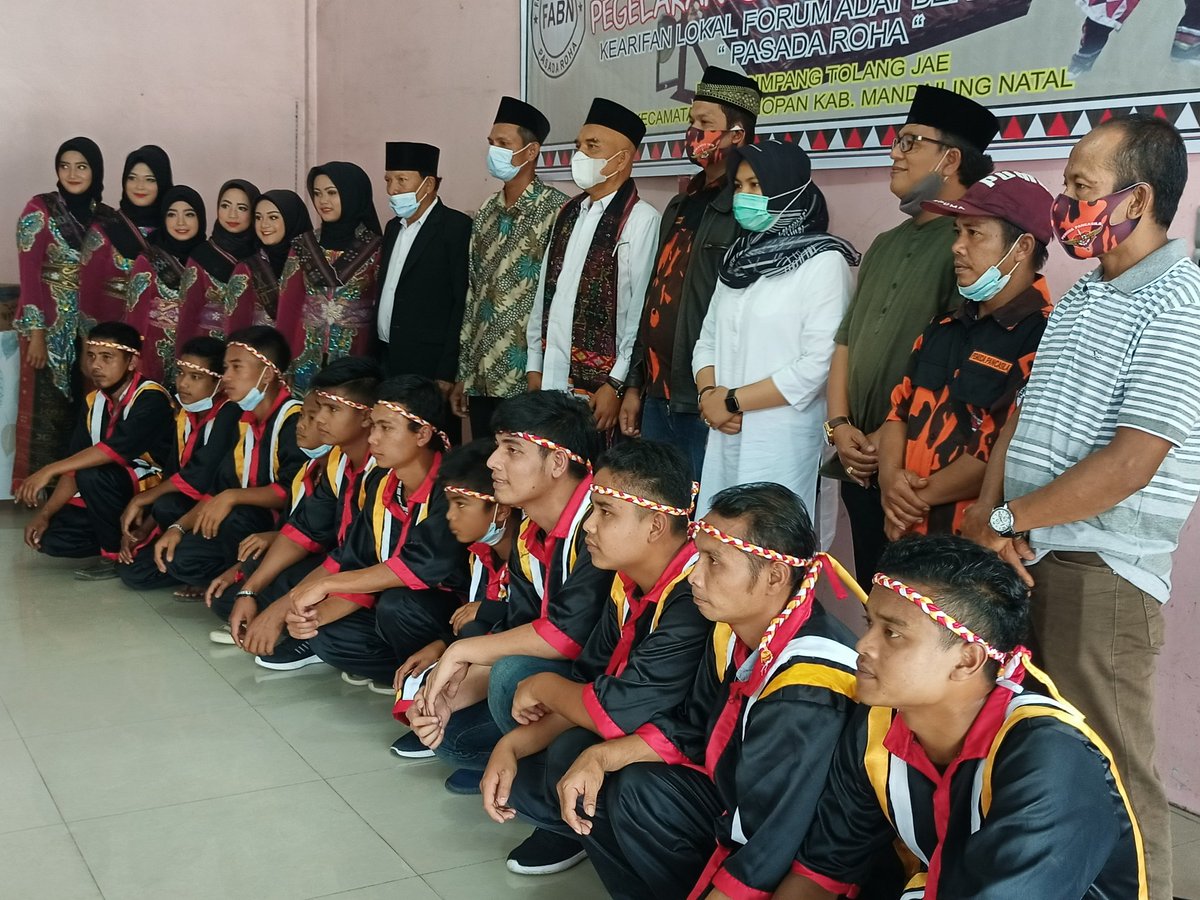 Marwan_Dasopang's tweet photo. Menghadiri Pagelaran Kearifan Lokal Desa Simpang Tolang Jae, Kotanopan, Menjaga Tradisi Mengambil Sesuatu Yang Baru. 

#Kotanopan #GordangSambilan 
#Mandailing #MandailingJulu https://t.co/slAHEZl7Rs