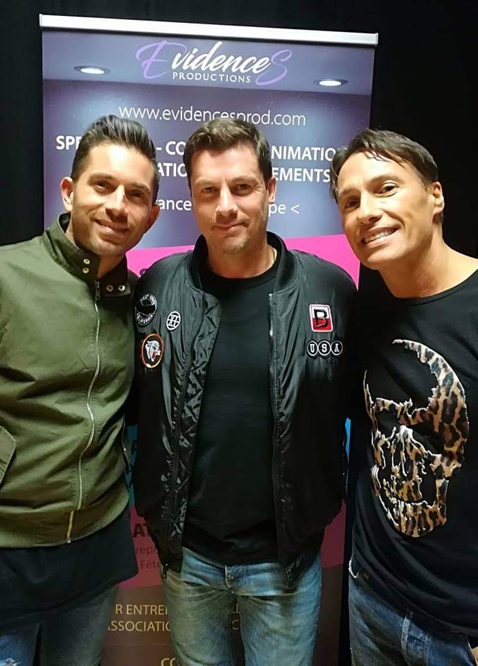 ApartFanpage's tweet photo. #HappySaturday #WorldsApart @iamSteveHart @iamNathanMoore @calcooperwa #SteveHart #CalCooper #NathanMoore #CoolMen #MyFaveBand #90sBoyBand #PreciousMemories #ForeverInOurHearts #GreatMusic #SuperTalentedPeople #PopBand #PopDance #PopSoul #WorldsApartFan #ThrowBack #JoyeuxSamedi https://t.co/Iiv8GF6zfK