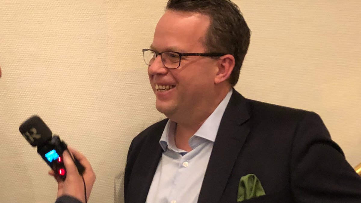 Unionen (@unionen) on Twitter photo Radiotips! I dag medverkar vår förbundsordförande <a href="/LinderMartin/">Martin Linder</a> i @lordagsintervju <a href="/Radioprofilen/">Monica Saarinen</a> och ger <a href="/PTKs/">petek sipahikavalalı</a> syn på överenskommelsen med <a href="/svenaringsliv/">Svenskt Näringsliv</a>.
Lyssna i <a href="/sverigesradioP1/">Sveriges Radio P1</a> kl. 12.55.
sverigesradio.se/avsnitt/1591634 Radiotips! I dag medverkar vår förbundsordförande <a href="/LinderMartin/">Martin Linder</a> i @lordagsintervju <a href="/Radioprofilen/">Monica Saarinen</a> och ger <a href="/PTKs/">petek sipahikavalalı</a> syn på överenskommelsen med <a href="/svenaringsliv/">Svenskt Näringsliv</a>.
Lyssna i <a href="/sverigesradioP1/">Sveriges Radio P1</a> kl. 12.55.
sverigesradio.se/avsnitt/1591634