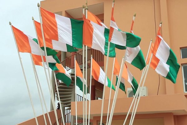 CotedIvoire_off's tweet photo. 🤔 225 likes, 225 Rt , 225 commentaires 🤔 c’est possible ?🤔❤️🇨🇮 https://t.co/J4PCPYSJpE