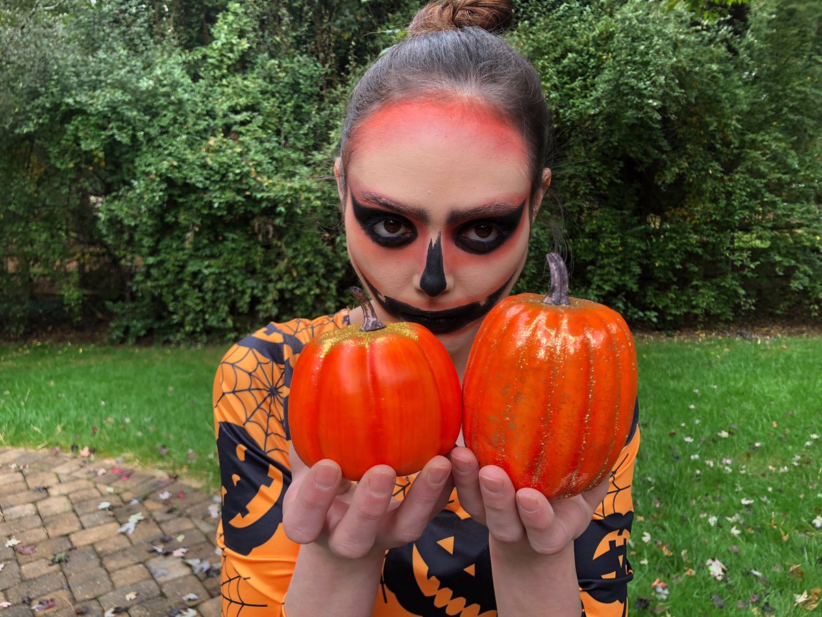 DarkAngelAndie's tweet photo. It’s pumpkin time!

All day, all our looks coming at ya!
#HappyHalloween2020  #Halloween  #ITSHALLOWEEN #HalloweenAtHome  #halloweencostume #HappyHalloween  #HappyHalloween2020 https://t.co/zgO49dVFBq