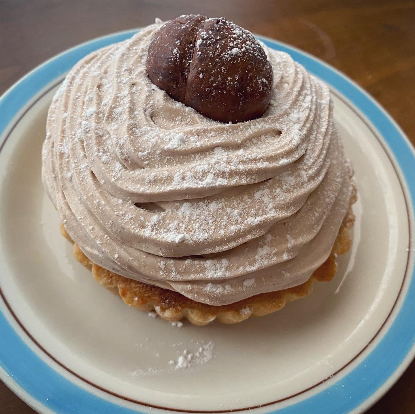Ami 初めてのモンブランタルト制作 栗を入れて焼き込んだタルトの上に 中にはマスカルポーネの生クリーム と刻んだ渋皮煮の栗を入れ 外のマロンクリームは ボンヌママンマロンクリーム で簡単に 思ったより上手くできた お菓子作り モンブラン Ami 初めてのモンブランタルト制作 栗を入れて焼き込んだタルトの上に 中にはマスカルポーネの生クリーム と刻んだ渋皮煮の栗を入れ 外のマロンクリームは ボンヌママンマロンクリーム で簡単に 思ったより上手くできた お菓子作り モンブラン
