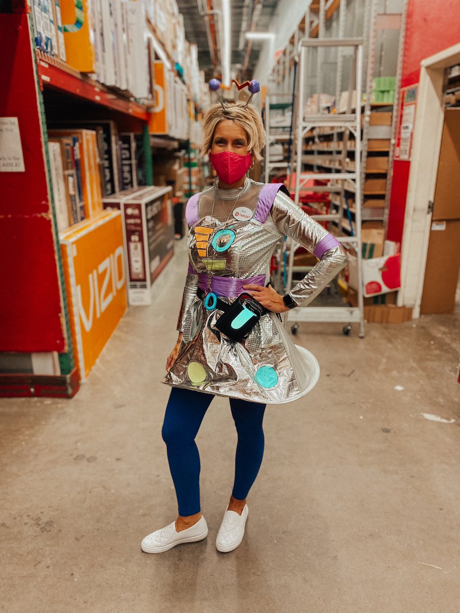 BryanJGTarget's tweet image. 👻🎃HAPPY HALLOWEEN!!!!🎃👻

Some of #T0069’s leaders and team members dressed up for #Halloween! 

We were able to bring #JOY to our guests today and we hopefully 🤞🏽 put smiles on their faces!! 

Also! Congrats @GenesisBelen96 on best costume and going as Lilo from Lilo&amp;amp;Stitch!