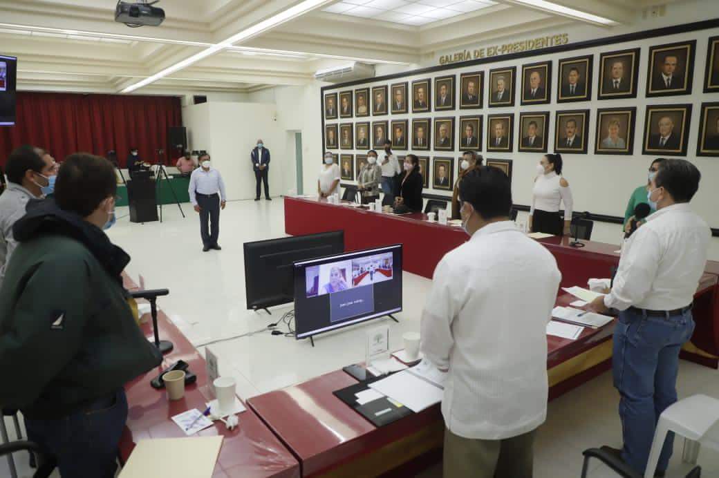 #ENTÉRATE| En Sesión Extraordinaria del Cabildo de <a href="/OficialCentro/">Oficial del Centro</a>, el alcalde <a href="/EvaristoHdzCruz/">Evaristo Hernández Cruz</a>, tomó protesta a Elías de Dios Méndez como secretario del Ayuntamiento, tras la renuncia de <a href="/MadianDLSChacon/">Madian de los Santos</a>.