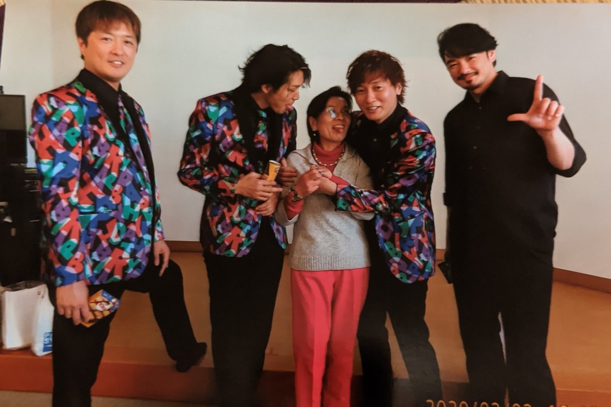 かみちゃん 朝から また逢う日の為に を聞きながら引いたら 翔ちゃん も一緒のメンバーだった 翔ちゃん もいたから10月は最高の月でしたね 今夜は満月だし素晴らしい月末 純烈 純烈の写真 後上翔太と仲間達 純烈のおみくじ