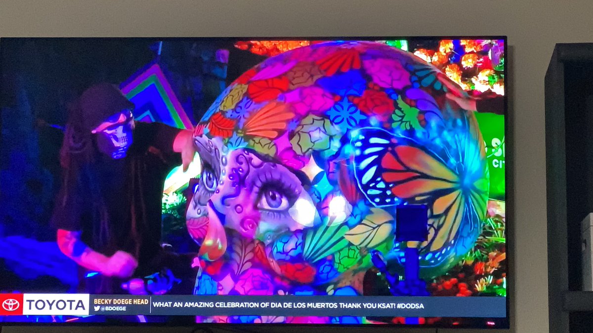 rtsanchez5's tweet photo. Amazing talent, Los Otros! Nothing can beat that ending! This was a fabulous parade #dodsa Thank you, #ksat, @stevespriester, and @IsisRomero https://t.co/QpWGmNwfUR