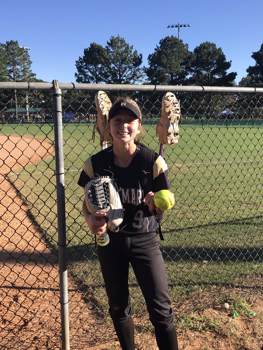 zoldar99's tweet photo. @alexisteems9  goes yard today with her first over the fence homerun to help propel Rockmart in a 7-2 win in their first game in Columbus.  @ReinhardtSoftb1 https://t.co/JzpDrACoPw