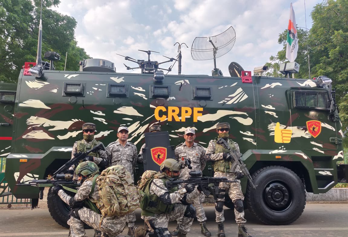 manishindiatv's tweet photo. Critical Situation response Vehicle of @crpfindia with “Urban Operation Commando”.Must watch @indiatvnews on the occasion of #RashtriyaEktaDiwas from #Kevadia.
#ValleyQAT equipped with modern weapons and #vehicles. @crpfindia
#EktaDiwas #SardarVallabhbhaiPatel https://t.co/n1ZXfwxCZJ