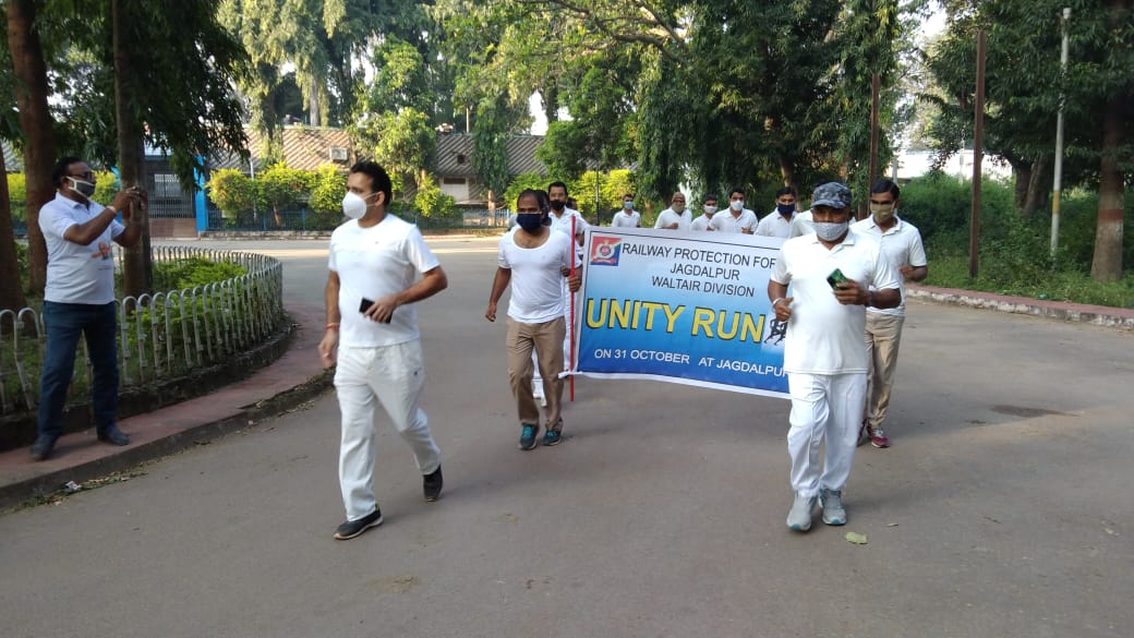 rpfpostjdb's tweet photo. On 31.10.2020 Unity Run program was conducted by officer and staff of RPF POST Jagdalpur in occasion of Rashtriya Ekta Diwas...Jai Hind. https://t.co/Ksv1LJT7Lh