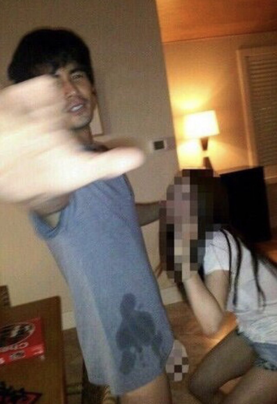 Redz on X: 伊藤英明の乱痴気画像流出…前もあったけど、また今回もモロだなー😅 t.co7jHOAQ5jIf  X