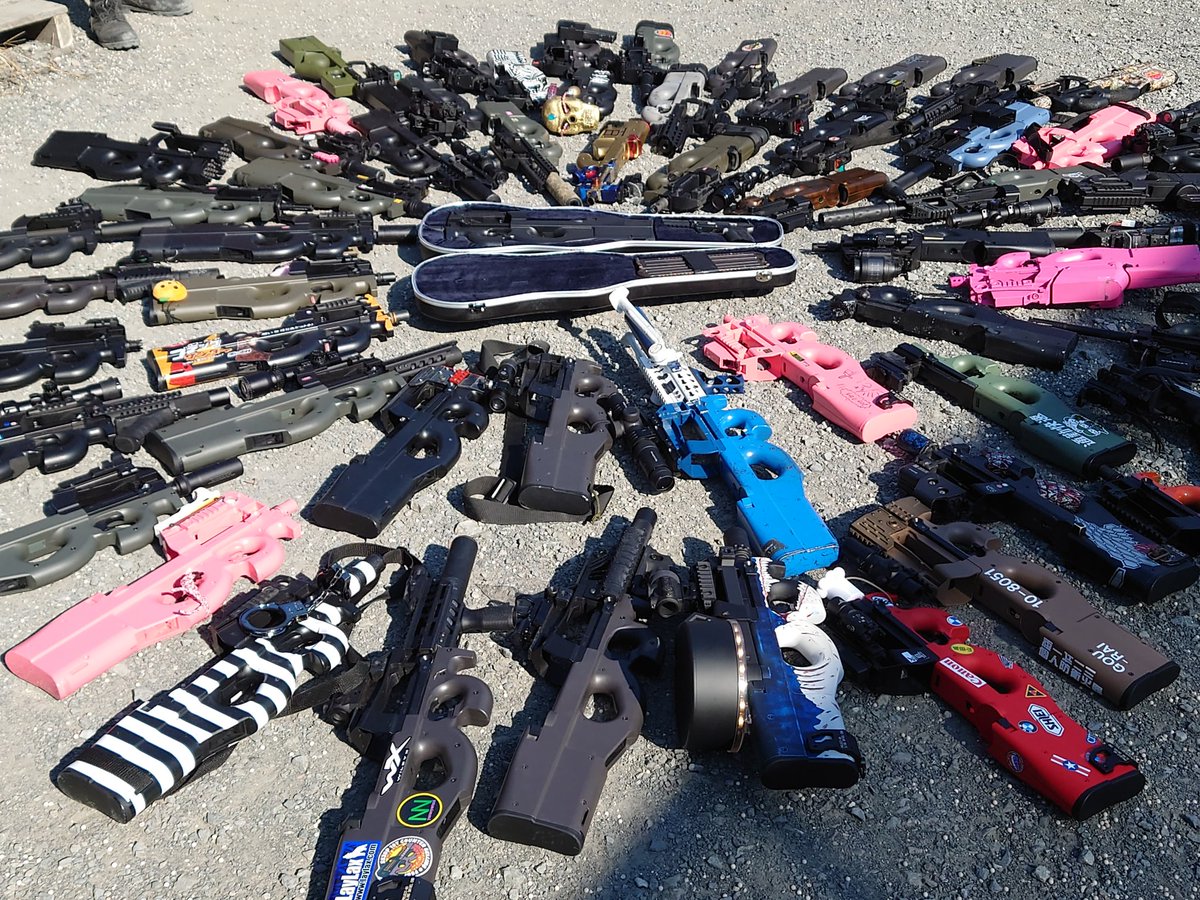 つくもん P90かっこいいいいいいい 実はこっそり憧れてるのはnintendo64 007 ゴールデンアイ カラーのp90 Rc P90 なのよさ T Co Vgnpuo7l9s Twitter