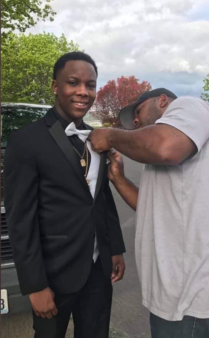 darlingube's tweet image. [warning: m*rder of a Black man by police]

Kevin Peterson Jr. was shot in the back, with his hands in his pockets, by vancouver police yesterday. left there on the ground for 12 hours. 21 years old with a daughter at home. today his vigil is being protested by trump supporters.