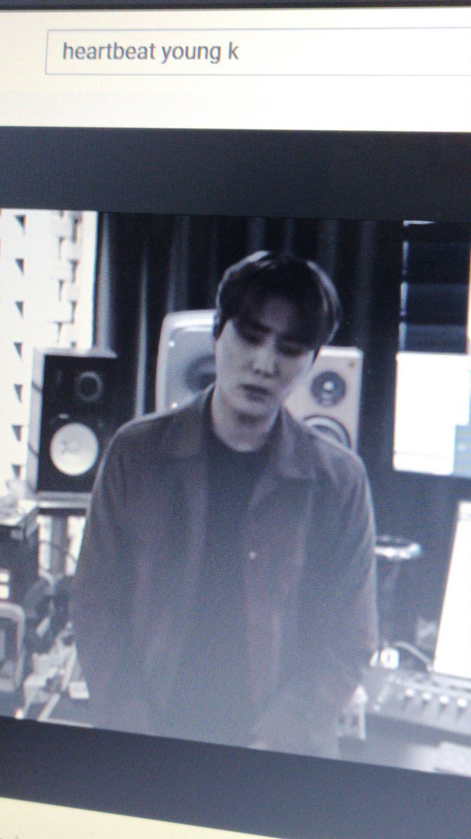 d_ddabluebubble's tweet photo. devastada
#AlwaysWithYoungOne #EKP_bestband_Day6 @day6official https://t.co/uyP7dokSry
