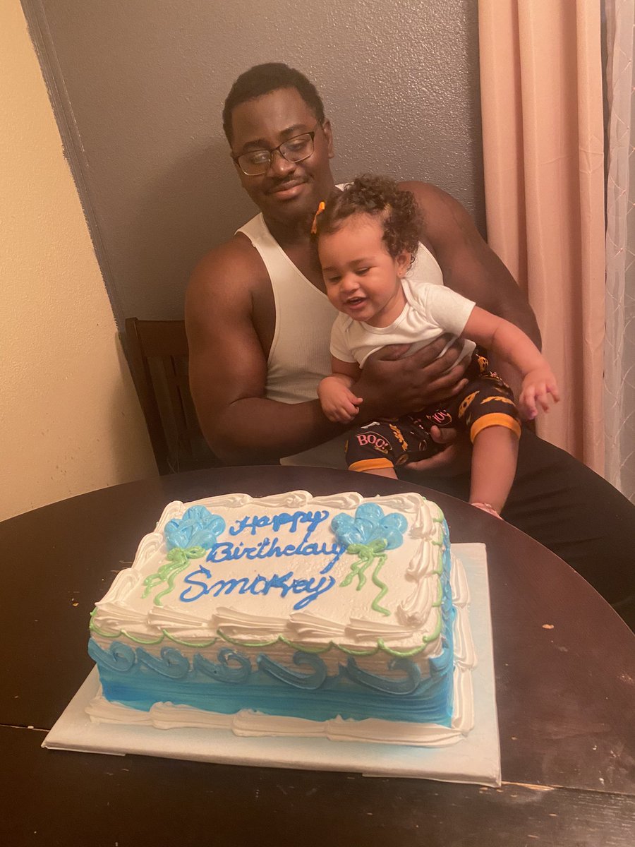 _stephcarolina's tweet photo. It’s daddy’s cake but Kara is more excited about the cake 😂🥰🥳 @Evonte21 https://t.co/q0tFiatbcv