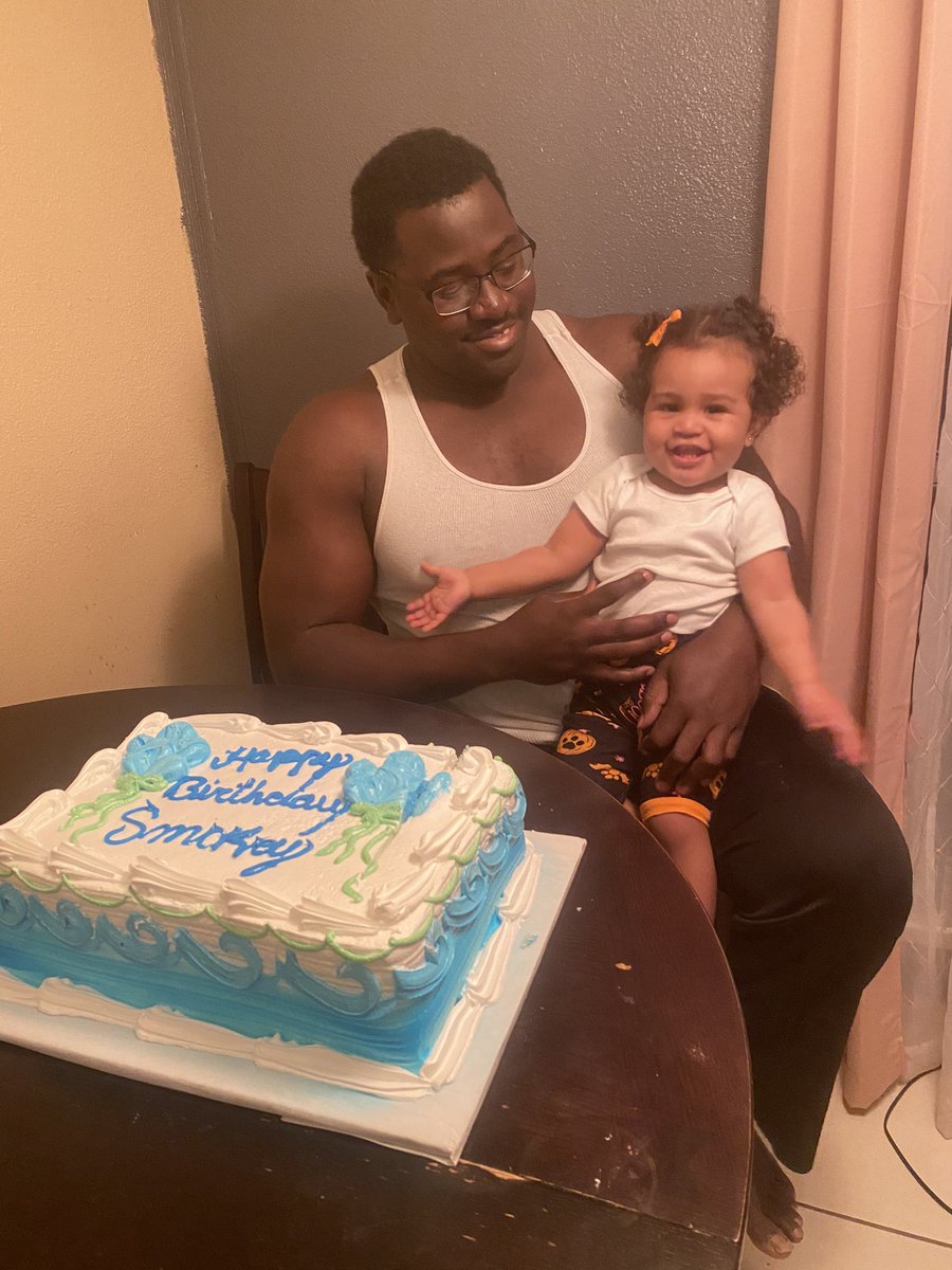 _stephcarolina's tweet photo. It’s daddy’s cake but Kara is more excited about the cake 😂🥰🥳 @Evonte21 https://t.co/q0tFiatbcv