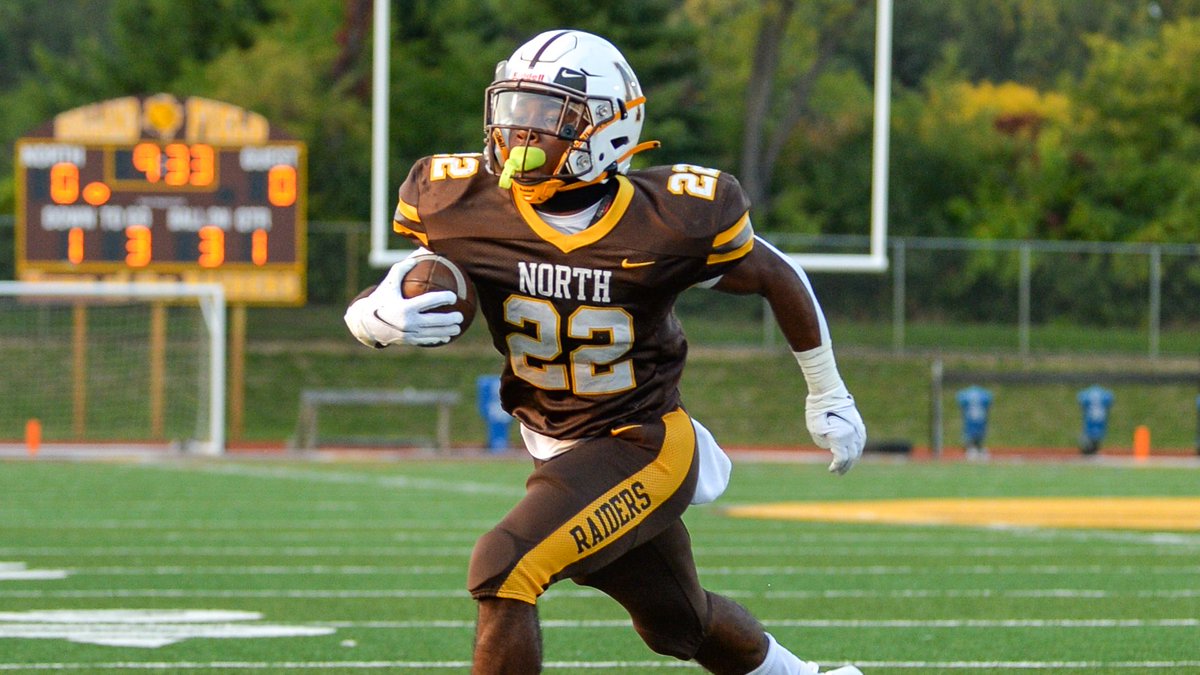 FOOTBALL: Whitehorn rushes for over 300 yards to lead North Farmington over Kettering bit.ly/2HLkf46

<a href="/NFRaidersFBall/">North Farmington Football</a> <a href="/NF_Raiders/">Coach Schultz</a>