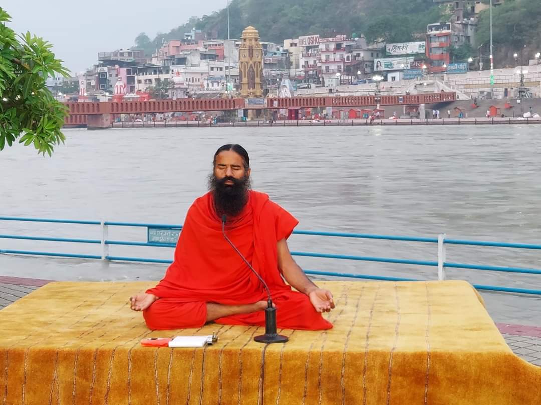 sandeep_yb's tweet photo. शतेषु जायते शूरः सहस्रेषु च पण्डितः !
वक्ता दशसहस्रेषु दाता भवति वा न वा !!

सौ लोगो में एक शूरवीर होता है, हजार लोगो में एक विद्वान होता है, दस हजार लोगो में एक अच्छा वक्ता होता है वही लाखो में बस एक ही दानी होता है।

#SocialYogi 

@yogrishiramdev @Ach_Balkrishna @swabhimani1 https://t.co/qEEIuFCBGU