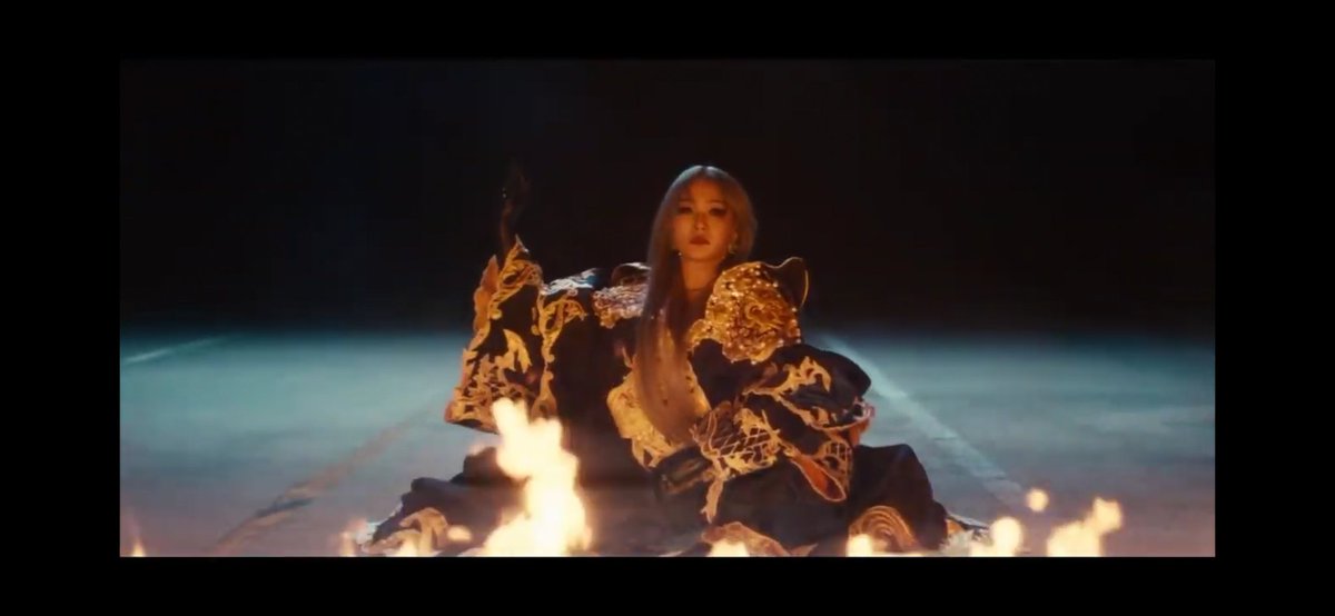 Minniepark58's tweet photo. #CL_HWA @chaelinCL Wowowowowow..!! This was an amazing song..!! What a music video..!! Loved it Queen..!! This was the best one..!!😍 #QueenCL #CL_HWAx5STAR #CL https://t.co/qFz5WxScoI