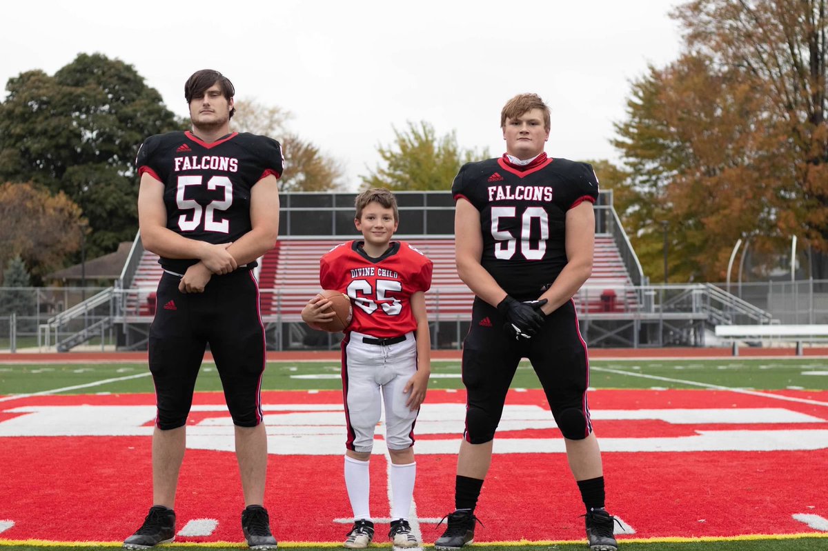 plouchas's tweet photo. As the season ends I think about our CYO Baby Birds dreaming of what some take for granted.   @BPloucha, Brady and @PlouchaIsaiah, Zay you teach Michael how to proudly represent both names! ♥️🏈🖤 Always proud, always faithful, always growing and always a Falcon! @DCCoachP https://t.co/xpO0Qu9hFV