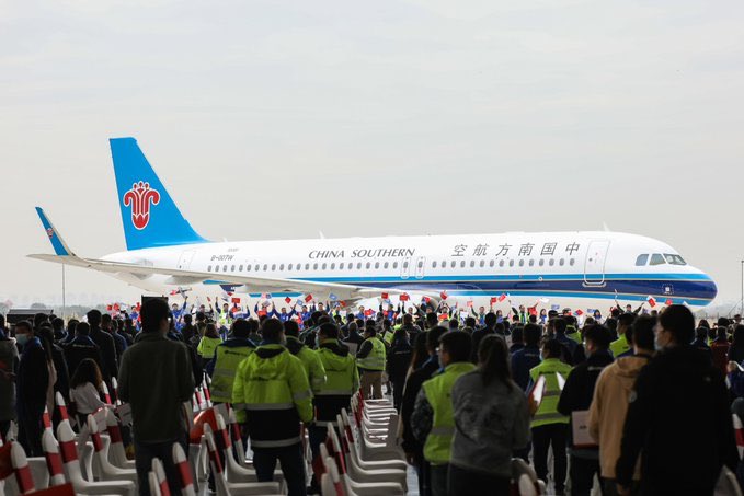 Airbus China has delivered the 500th A320 aircraft from its Final Assembly Line in Tianjin Municipality. The Airbus A320neo was delivered to China Southern Airlines
@Airbus #Airbus #Aircraft @CSAIRGlobal #aviation #airplanes #China #airbus320 https://t.co/PFdRvvgXeV