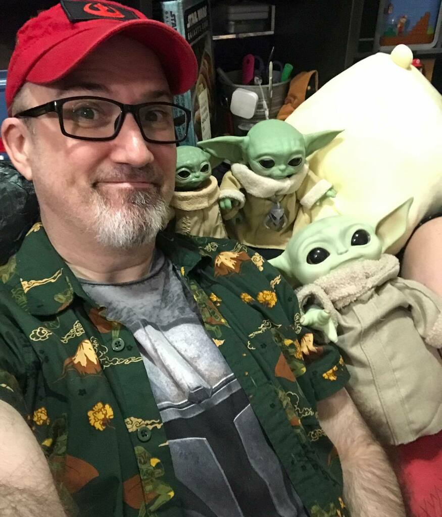 Quick costume change and grabbing some friends to get more in the spirit! #StarWars #TheMandalorian #ThisIsTheWay https://t.co/rJdZBkr4z3