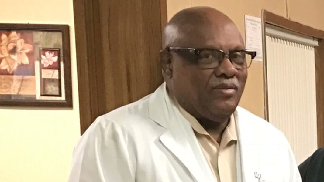 . @realDonaldTrump, Dr. John D. Marshall Jr, 74, from Americus Georgia spent 111 days on a ventilator before dying from COVID. He was a family practice physician who contracted the virus from one of his patients.  #DocsAreDyingNotLYING https://www.ajc.com/news/first-georgia-doctor-dies-from-covid-19/GA54AHOYVZCYXBYGAPUKMWUDUE/