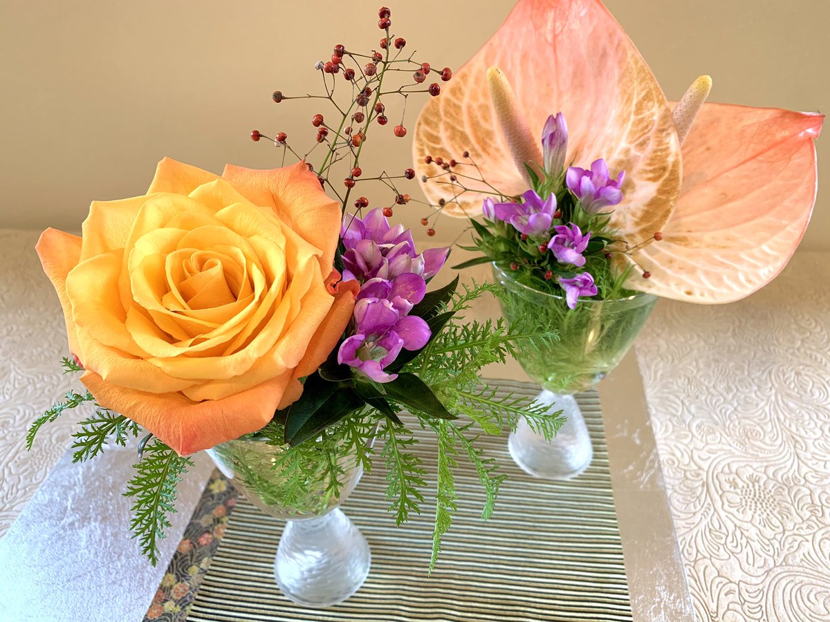 東京療院 Wellness Center Tokyo 芸術ルーム 本日の生活の器を使ったお花です 今日はハロウィン ということでハロウィンカラーをイメージして飾ってみました 品川 芸術 花 癒し 花のある風景 花のある生活 丁寧な暮らし おうち時間