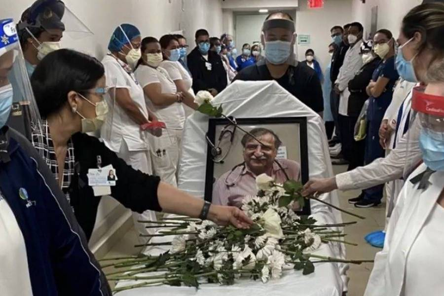 . @realDonaldTrump, ER Doctor Raúl Rubio Burgos, 72, in San Juan Puerto Rico, died from COVID. He was very humble, a mentor to many, and dedicated to his vocation. h/t: @CTZebra #DocsAreDyingNotLYING https://www.noticel.com/ahora/la-calle/20200813/un-quinto-medico-fallece-por-covid-19/