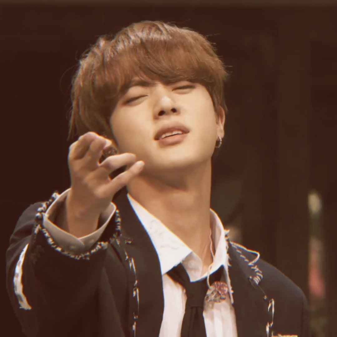  #KimSeokjin doing flying kiss; a much needed thread 