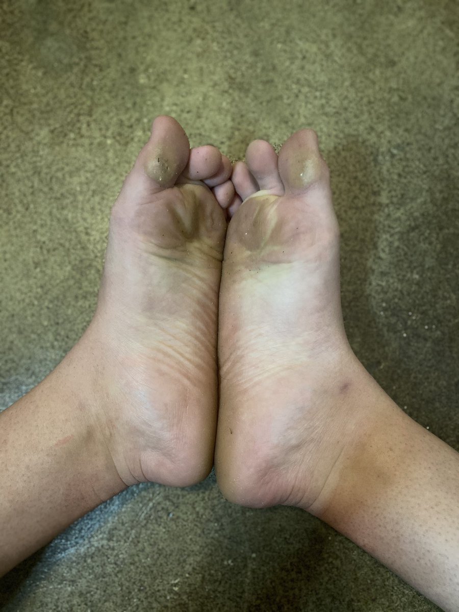 The dirtiest feet for you. You like that? Visit my OF with free subscriptions and PPV videos ☺️☺️